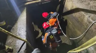 Strażacy pracowali w aparatach tlenowych