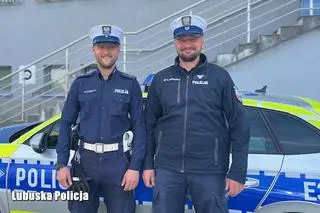 Młodszy aspirant Emil Jagła oraz sierżant sztabowy Łukasz Sienkiewicz otrzymali list z podziękowaniami 