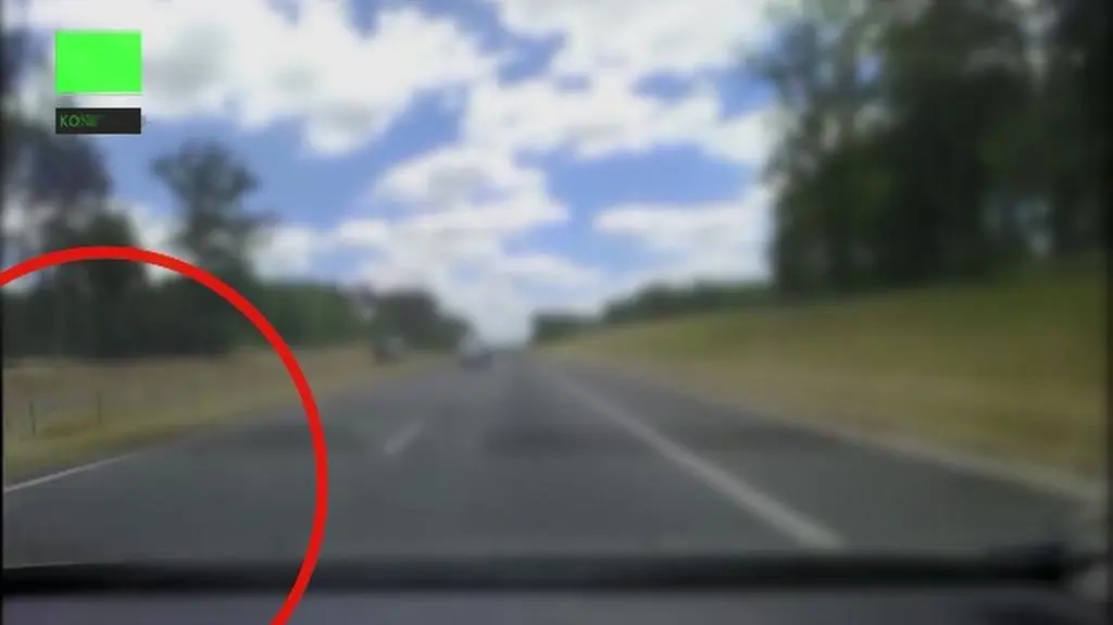 Agresywny kierowca na S8 (wideo bez dźwięku)