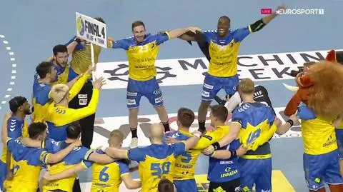 Wspaniała radość po awansie. Takie obrazki można oglądać bez przerwy