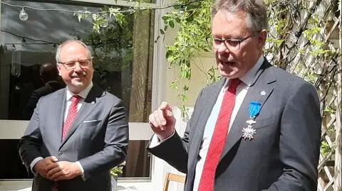 Sir Dermot Turing nagrodzony polskim odznaczeniem państwowym