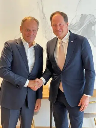Donald Tusk i Mark Brzezinski na zdjęciu z lipca 2022 roku