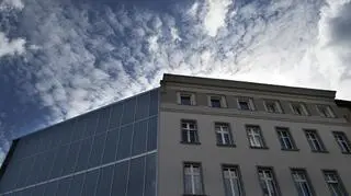 Szklana elewacja budynku ASP