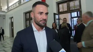 Widzą w nim superbohatera. Oddali na niego 40 tys. głosów. Ale ma też na koncie dwa wyroki