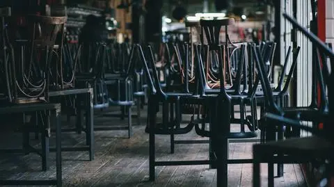 Restauracje, sklepy, sanatoria. Rząd wprowadza nowe obostrzenia