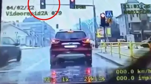 Wjechała na żółtym, przejechała na czerwonym. "Bo podczas kursu uczono ją, że tak można"