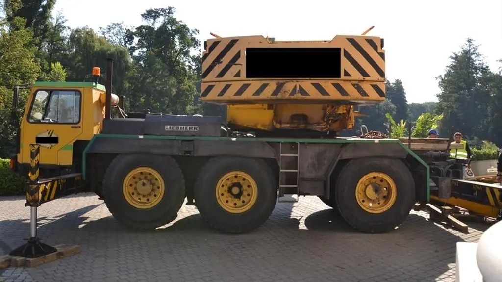 Element dźwigu przygniótł operatora