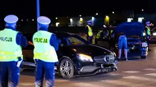 Nielegalny zlot fanów motoryzacji w Komornikach pod Poznaniem
