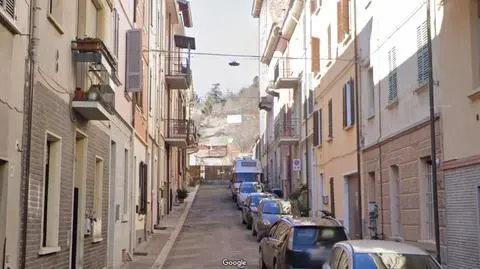 66-latek zabił żonę w kamienicy przy via Trento