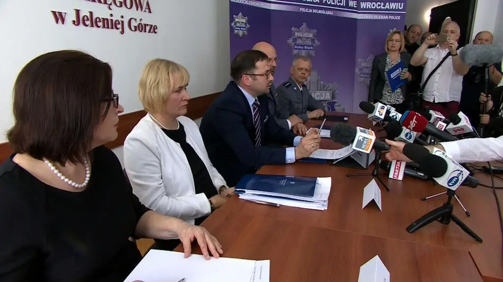 Prokuratura: ujawniono obrażenia charakterystyczne dla upadku z wysokości