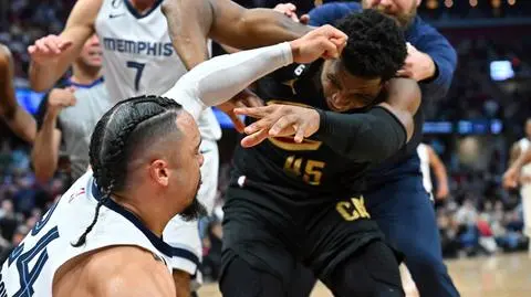 Najpierw kopnięcie, później w ruch poszły pięści