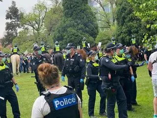 Demonstracja przeciwników lockdownu w Melbourne 