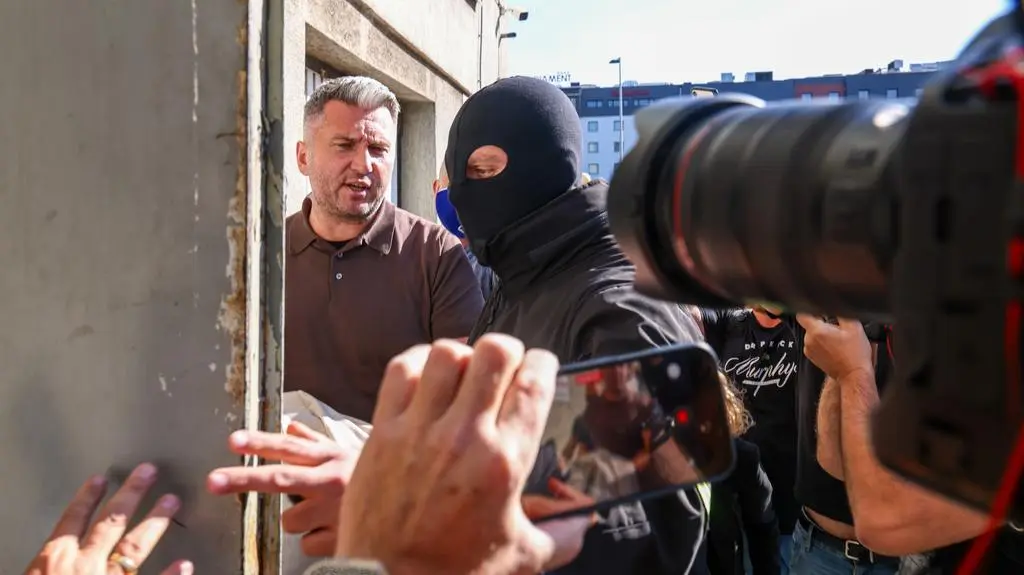 Radosław Piesiewicz przed wejściem do prokuratury