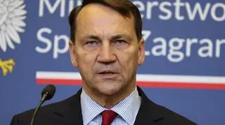 Białoruś ostrzegła Polskę przed zamachem. Sikorski skomentował 