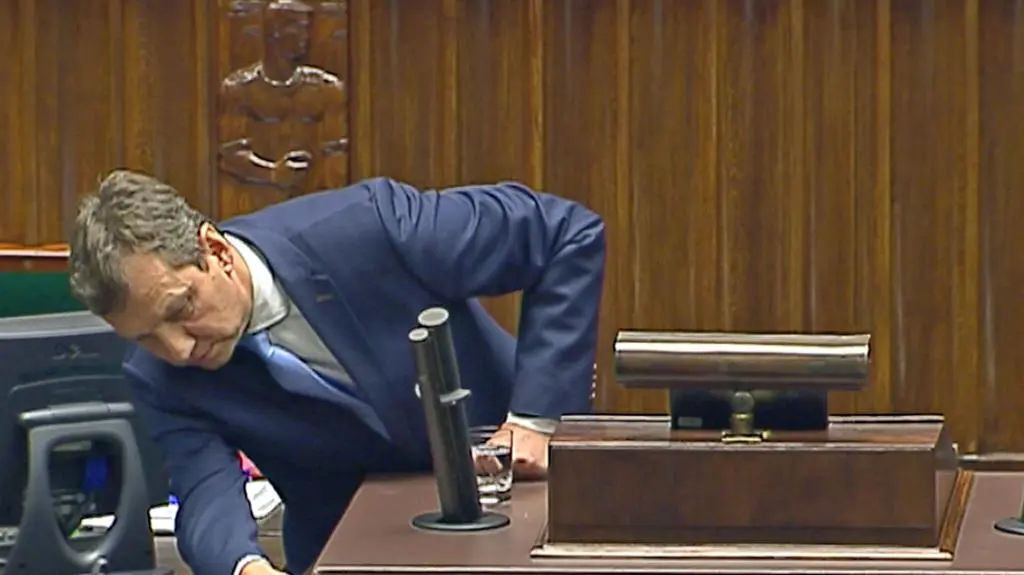 Halicki pyta o tajemnicze instalacje