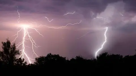 Burze z gradem i nieznośny upał. Ostrzeżenia drugiego stopnia w niemal całym kraju