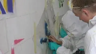 Przez pierwsze dwa dni jej uczestników uczono, jak malować murale