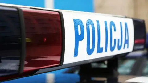 Starsza kobieta wyrzuciła przez okno pieniądze i biżuterię. Na prośbę fałszywego policjanta