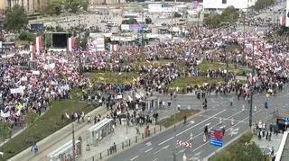 Rondo Dmowskiego wypełnia się uczestnikami marszu
