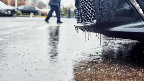 "Uważaj na drodze i chodniku". Służby apelują