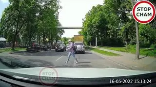 Piesza weszła na jezdnię w niedozwolonym miejscu