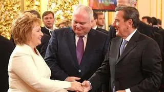 Ludmiła Putin i były kanclerz Niemiec Gerhard Schroeder (na zdjęciu z prawej)