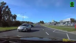 Kierowca jechał pod prąd na ruchliwej ulicy Hutniczej w Lubinie