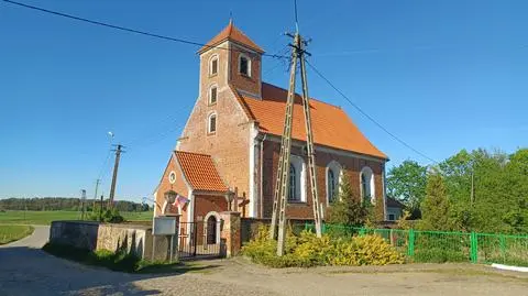 Zniknął ksiądz, zniknęły pieniądze. Jego Ekscelencja milczy