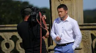 Prowadzący poranek TVN 24 i operator