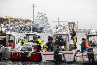 Akcja ratunkowa przy zawalonym moście w Baltimore
