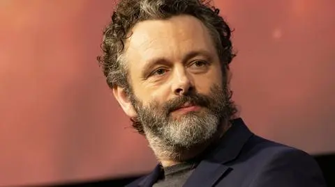 Sprzedał już domy, będzie pomagał dalej. Michael Sheen staje się "aktorem nie dla zysku"