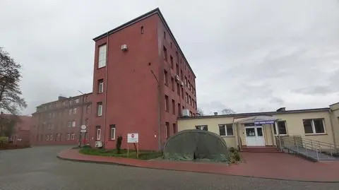Ciężko chorzy pacjenci szpitala i medycy zakażeni. "Sytuacja jest dynamiczna, cały czas robimy wymazy" 