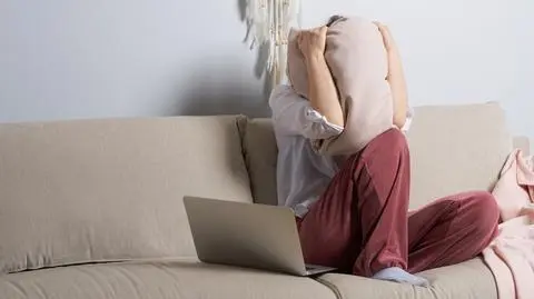 Zoom na zęby i 19 spotkań online w jeden dzień. Co to robi z człowiekiem?