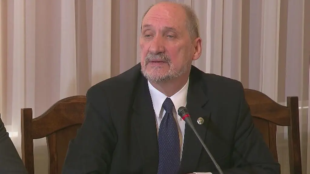 Antoni Macierewicz atakował zespół Millera na posiedzeniu komisji obrony