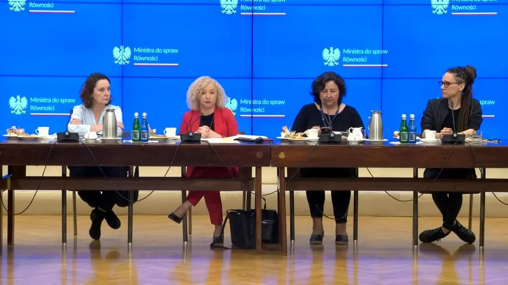 Katarzyna Kotula (druga z lewej)