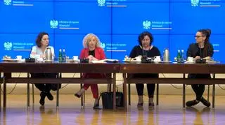 Katarzyna Kotula (druga z lewej)