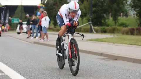 Ścisk na szczycie przed ostatnim etapem. Kwiatkowski wskoczył na podium
