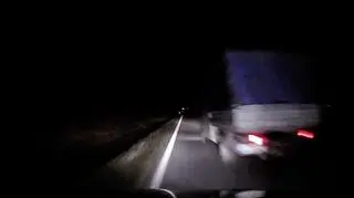 Kierowca wypadł z drogi i dachował