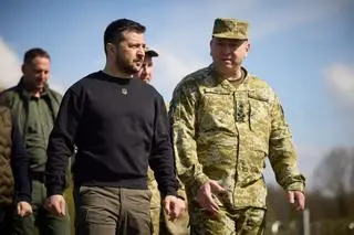 Wołodymyr Zełenski odwiedza tereny odbite z rąk rosyjskich okupantów 