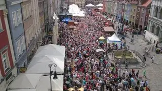 Goście Festiwalu Dobrego Smaku zostali w połudnei powitani przez poznańskie koziołki
