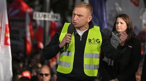 Robert Bąkiewicz podczas demonstracji pod Trybunałem Konstytucyjnym