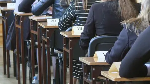 Uczniowie szkół średnich przygotowują się do matur