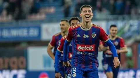 Piast zakończył, a Wisła przedłużyła serię porażek. Koszmar bramkarza krakowian