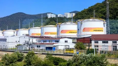 rosneft tuapse - Vladfotograf shutterstock_2036508284
