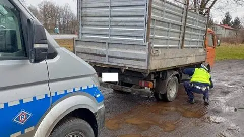 Nerwowo zareagował na widok policjantów, zatrzymali go. Grozi mu wysoka kara