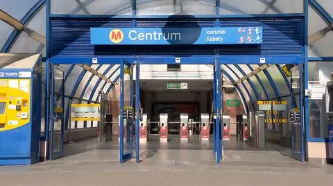 Wymienią schody w metrze po analizie pożarowej. "Pokaże, czy trzeba będzie zamknąć stację Centrum"