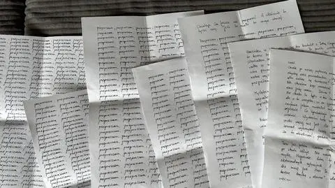 I w sumie na co miałaby naskarżyć? Na chęć pomocy przy lekcjach? Troskę? Żarty? Na zainteresowanie?
