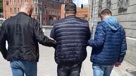 "Podawali się za oficerów policji, 11 osób przekazało im w sumie 420 tysięcy złotych"