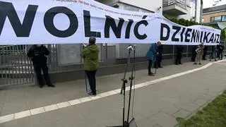Protest dziennikarzy przed ambasadą Białorusi w Warszawie