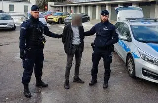 36-latek powiedział policjantom, że nie wie jak doszło do tego, że znalazł się w kościele 
